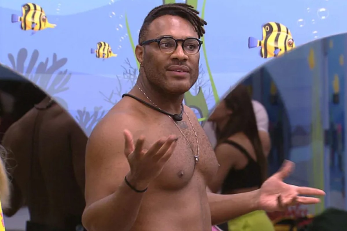 fred nicacio de óculos no quarto fundo do mar do bbb23