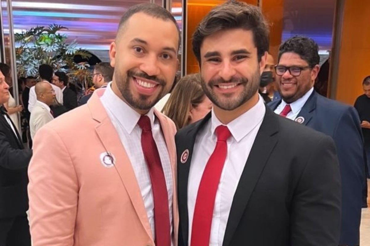 gil do vigor e pedro rousseff posando juntos na posse de lula