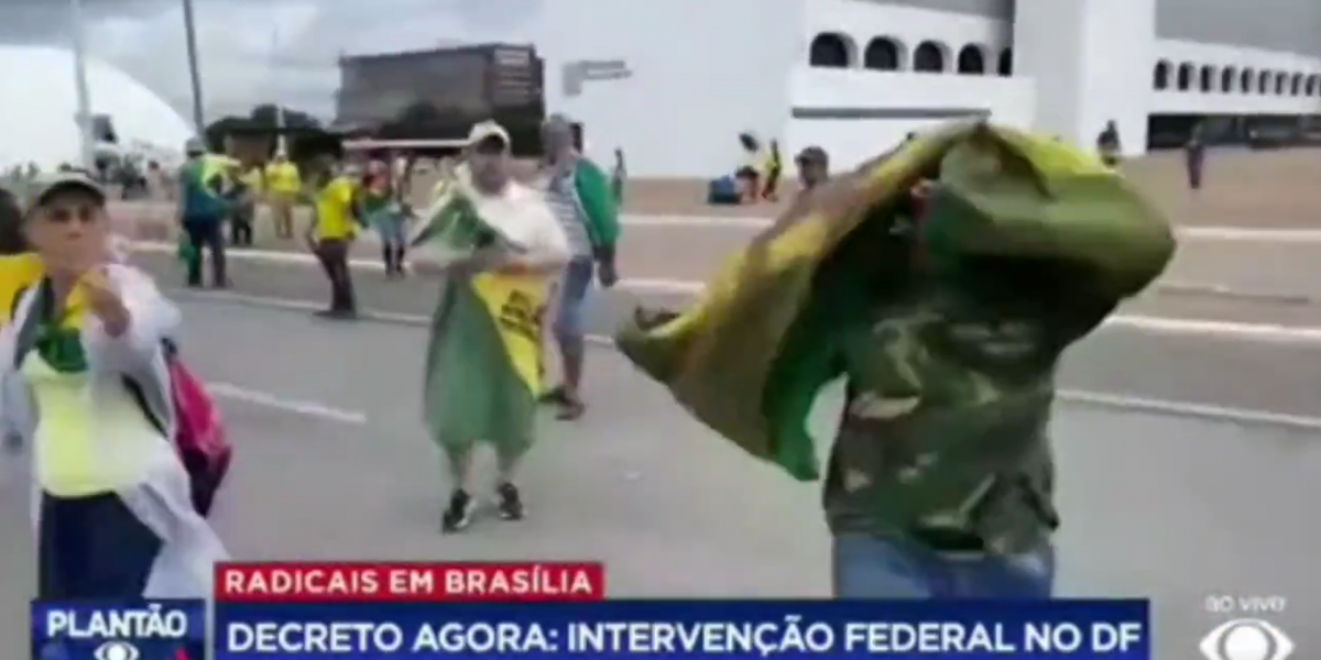 Jornalista da Band é agredido por Bolsonarista na invasão ao Congresso; veja vídeo
