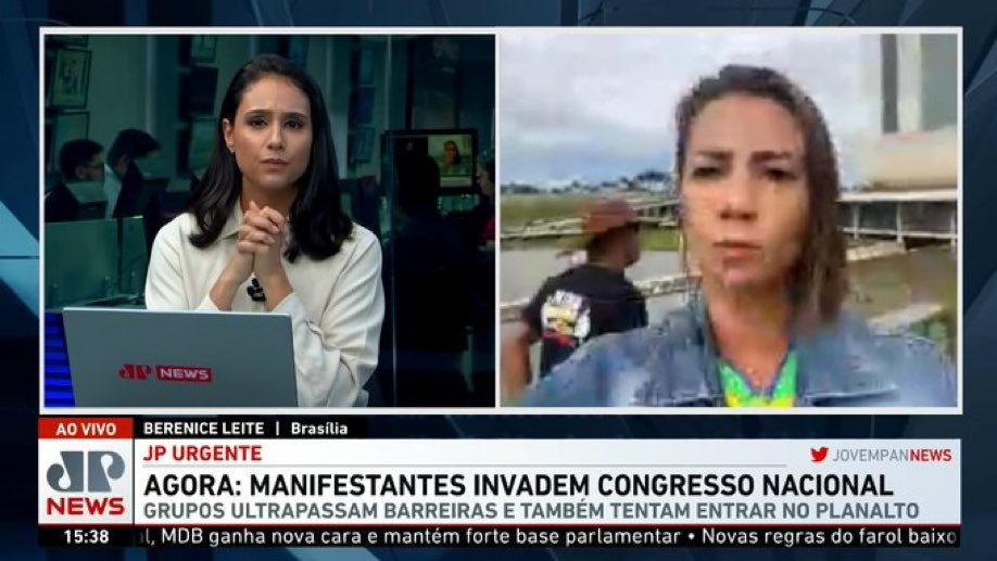 Jovem Pan faz cobertura de atos terroristas em Brasília com repórter vestindo verde e amarelo