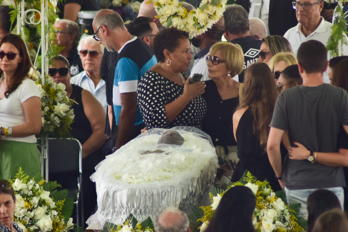 kely nascimento filha de pelé velório