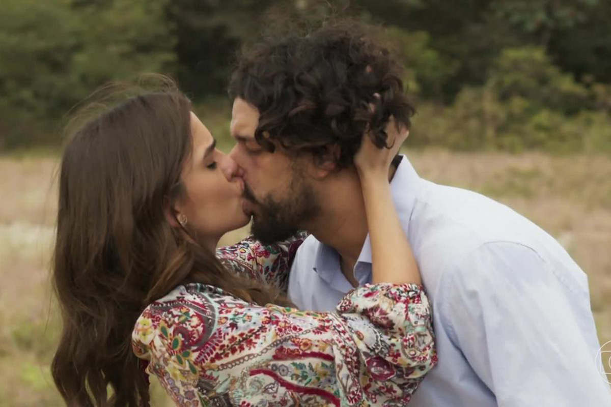 Labibe (Theresa Fonseca) e Maruan (Pedro Lamin) em Mar do Sertão