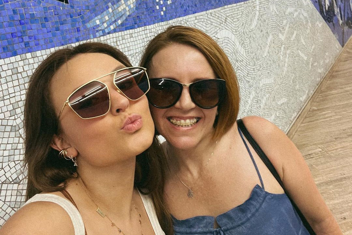 Larissa Manoela com a mãe