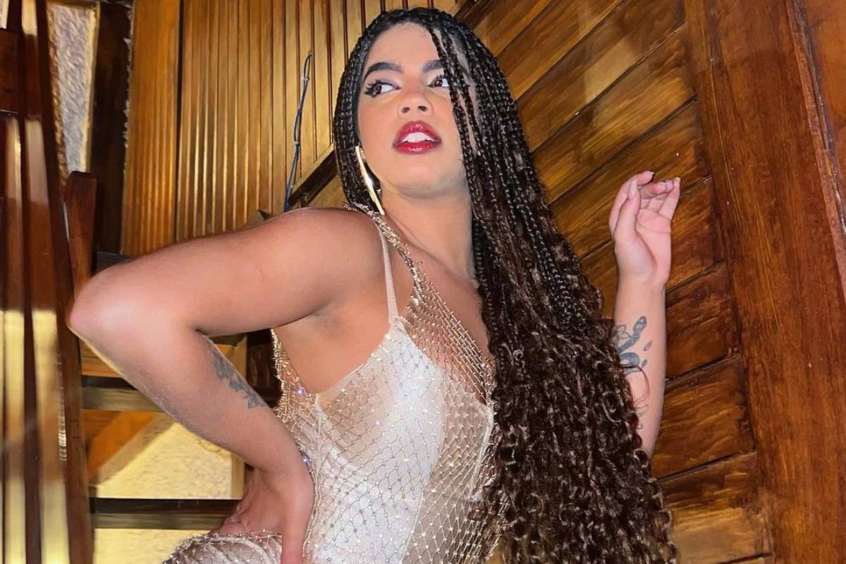 maria posando estilosa para o ano novo