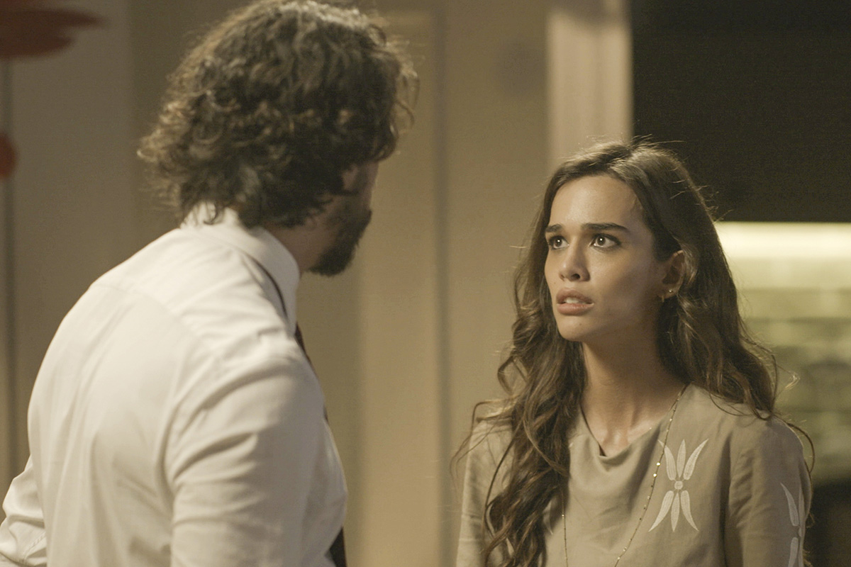 Maruan (Pedro Lamin) e Labibe (Theresa Fonseca) em Mar do Sertão