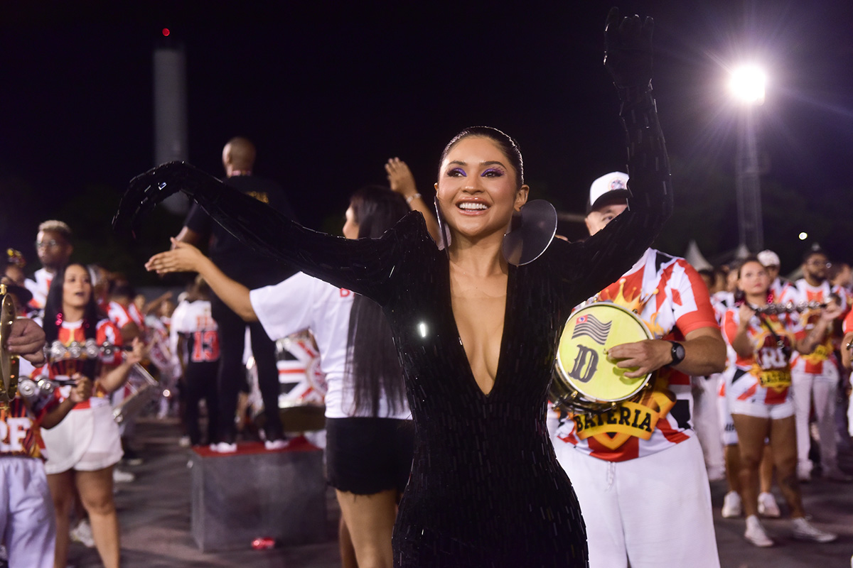 Mileide Mihaile arrasa em ensaio de Carnaval