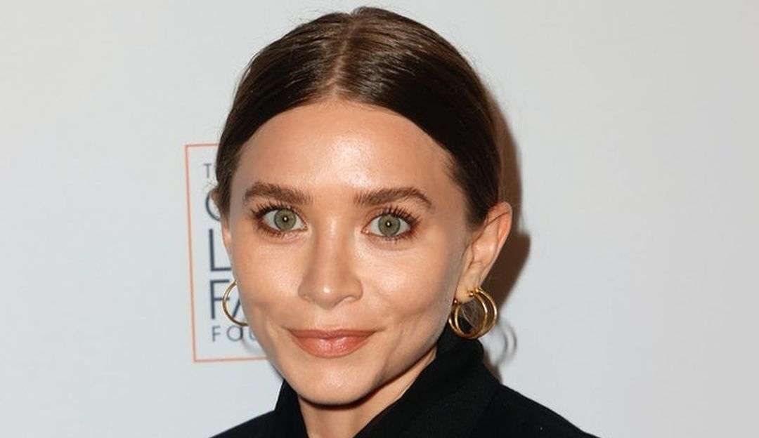 Uma das gêmeas Olsen se casou discretamente na Califórnia