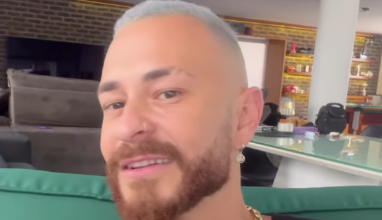 Após 'nevar' no final do ano, Fred mostra o cabelo caindo. Entenda