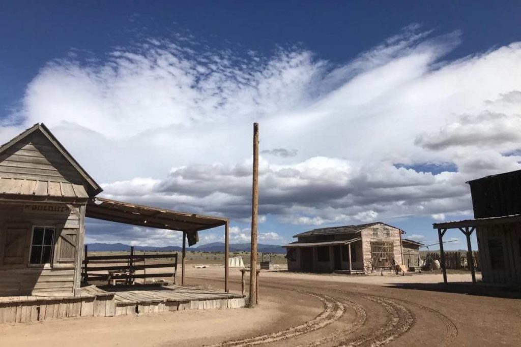 rancho-onde-era-gravado-o-filme-rust-grosby-group-1024x683-1 Bonanza Creek Ranch - Local do acidente que Alec Baldwin matou atriz