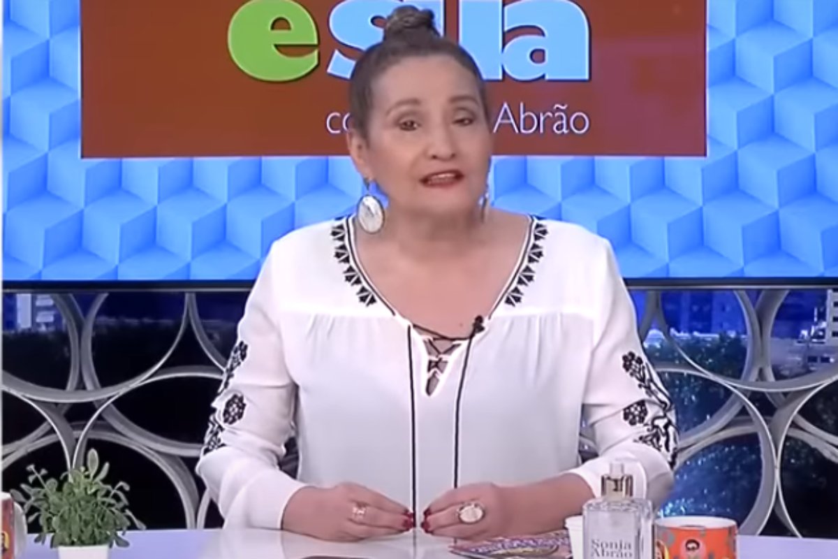 sonia abrão apresentando a tarde é sua
