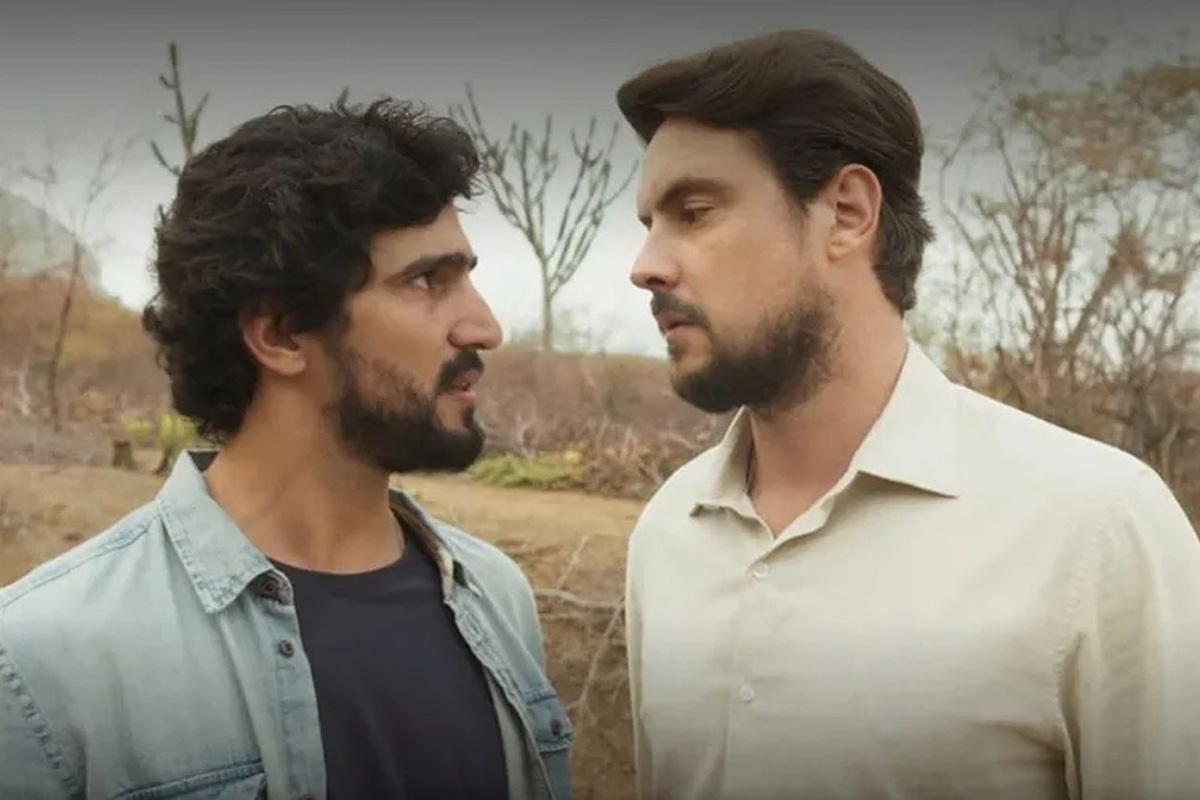 Tertulinho (Renato Góes) e José (Sérgio Guizé) em Mar do Sertão