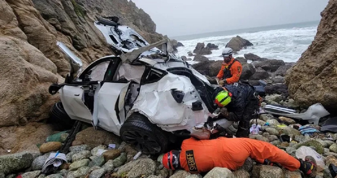 Mais um! Família sobrevive após carro da Tesla despencar em penhasco: “Milagre”; motorista é preso