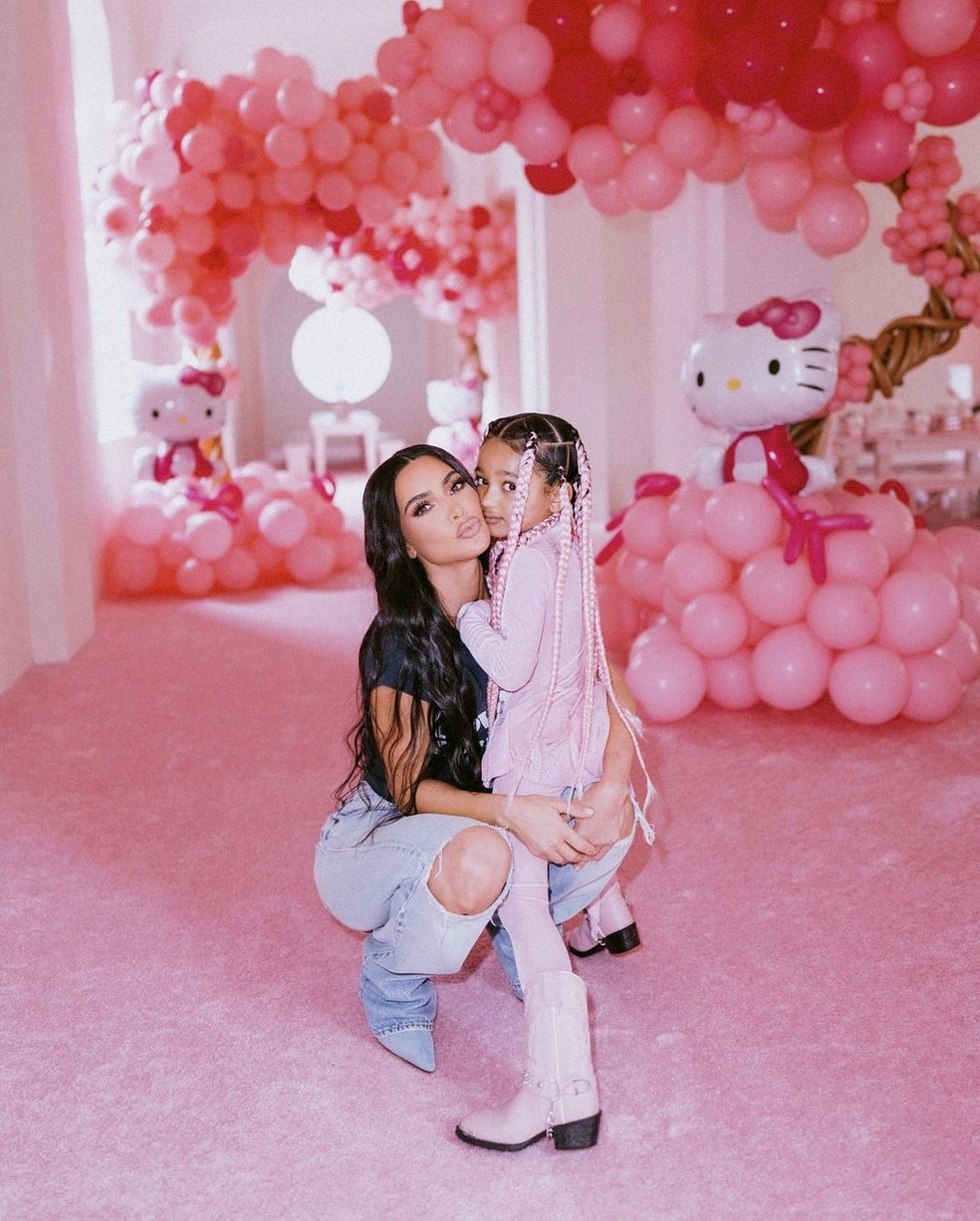 Foto: kim Kardashiam e a filha Chicago. Reprodução/Instagram