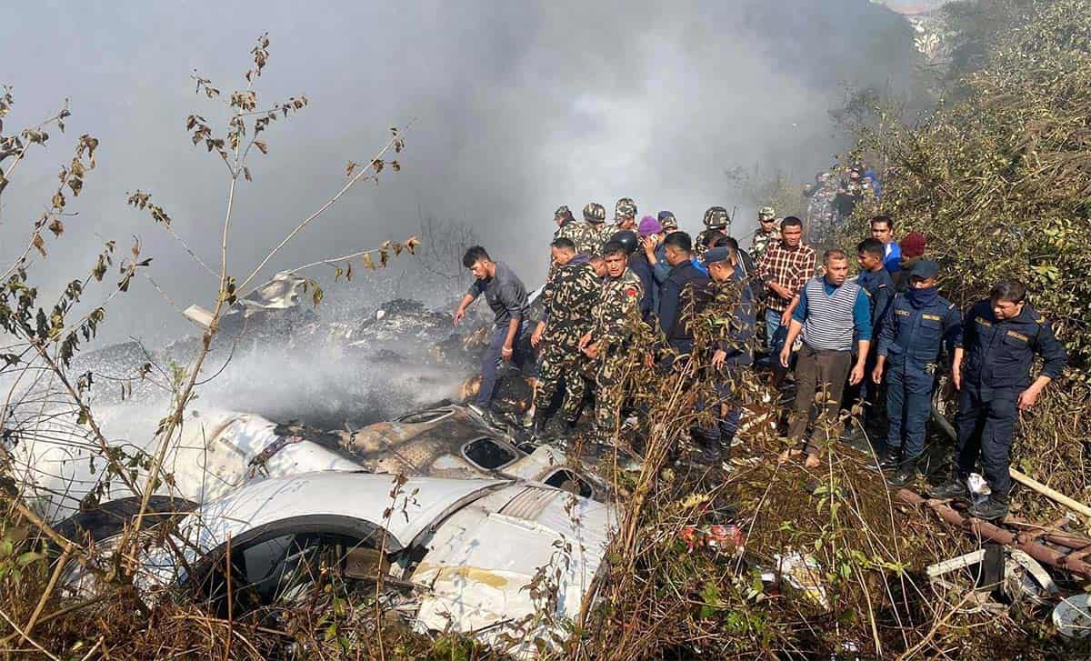 VIRAL: Vídeo registra o momento em que avião cai no Nepal; 72 pessoas morreram