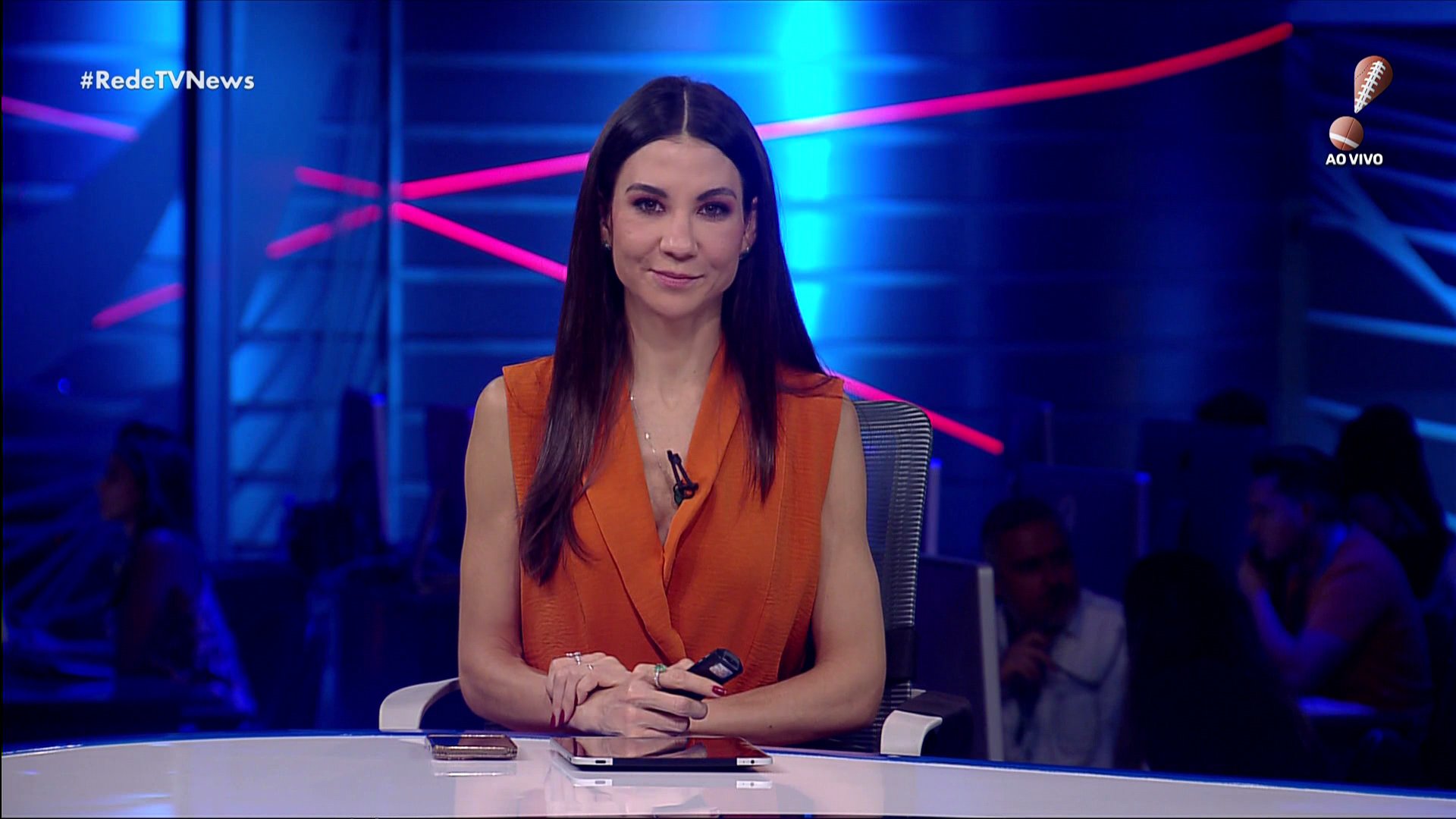 Amanda Klein é a nova âncora do RedeTV! News