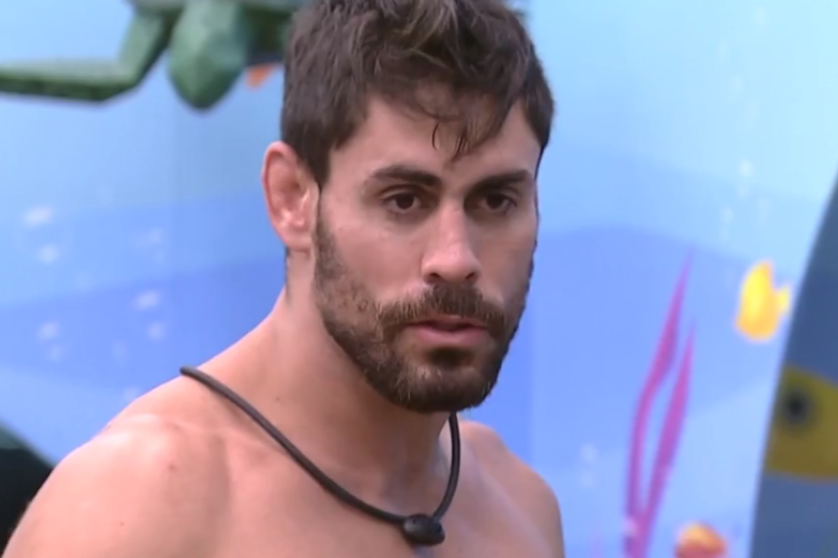 anotnio cara de sapato irritado com 'after dos cria' no bbb23