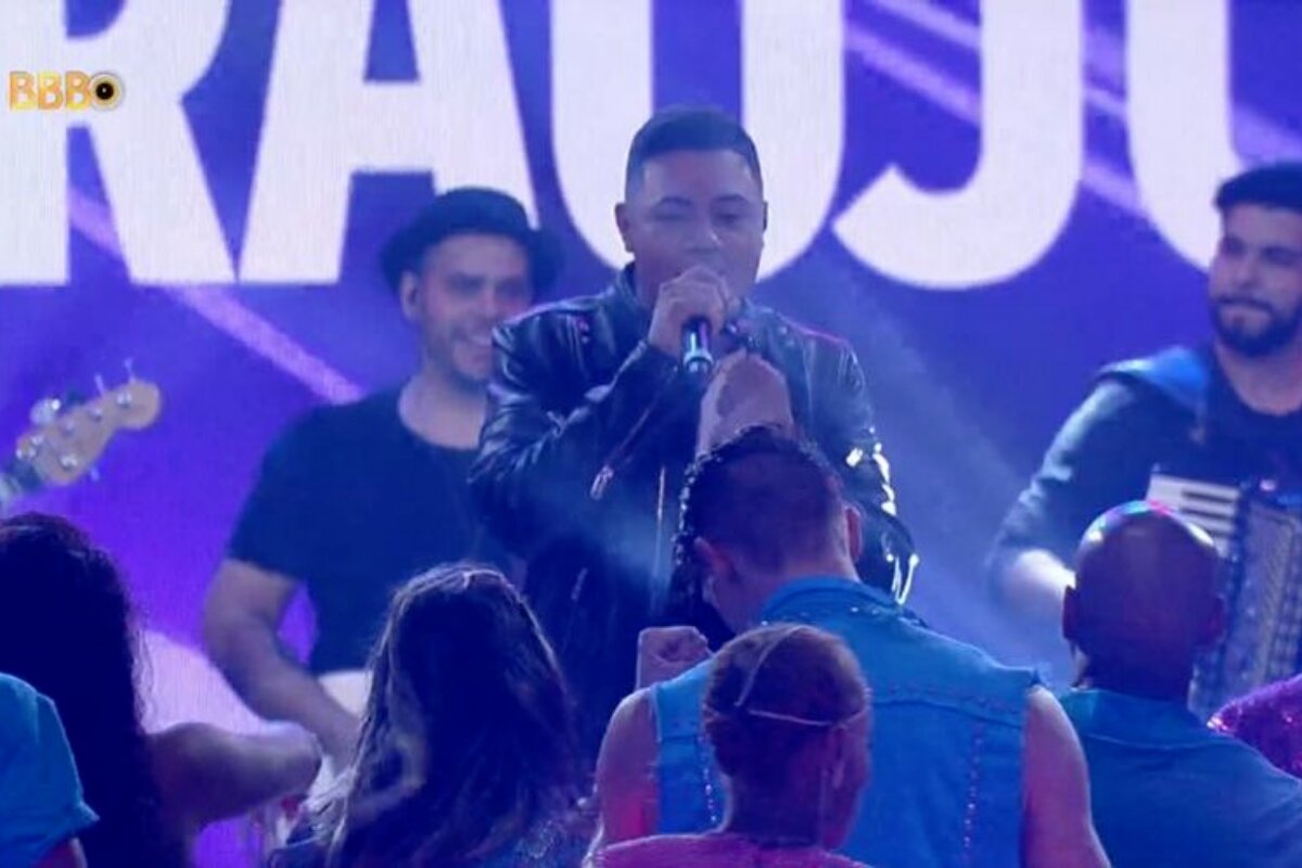 BBB23 Felipe Araújo no palco