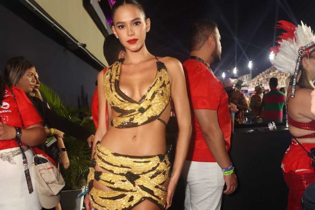 bruna-marquezine-curtindo-carnaval-rio-de-janeiro-2-1024x683-1 Bruna Marquezine curtindo Carnaval do Rio de Janeiro