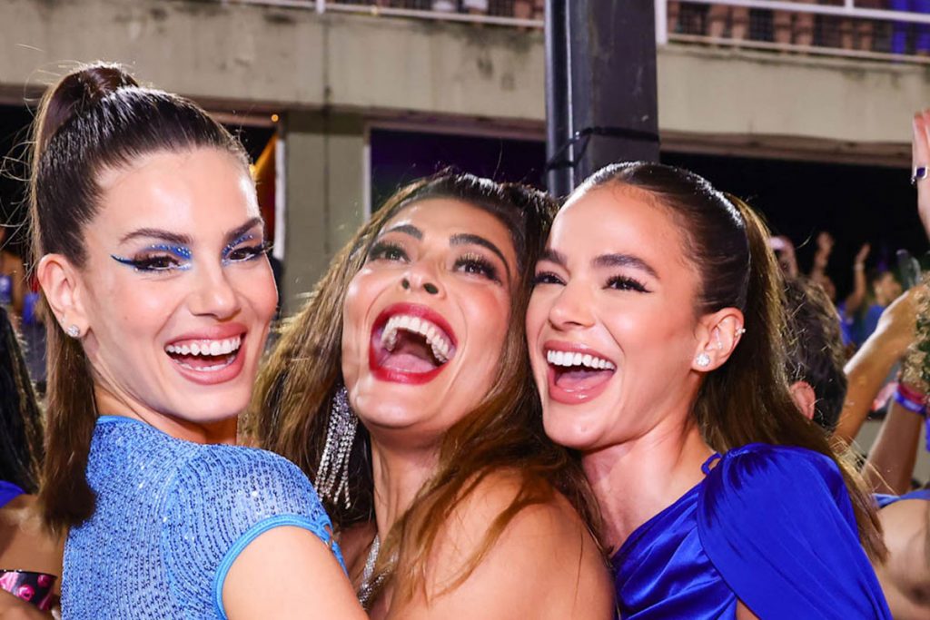 camila-queiroz-juliana-paes-bruna-marquezine-carnaval-1024x683-1 Camila Queiroz, Juliana Paes e Bruna Marquezine fizeram farra em camarote da Sapucaí