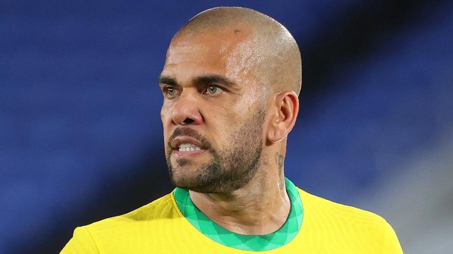 Advogado de Daniel Alves confirma que houve penetração do jogador em jovem