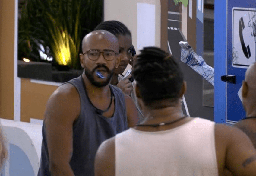 BBB 23: Ricardo vira piada após dar azar ao não atender Big Fone