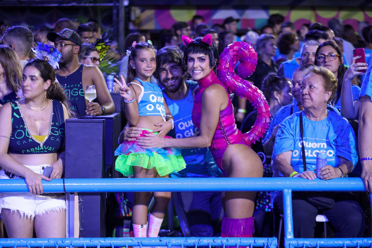 Deborah Secco com a filha Maria Flor