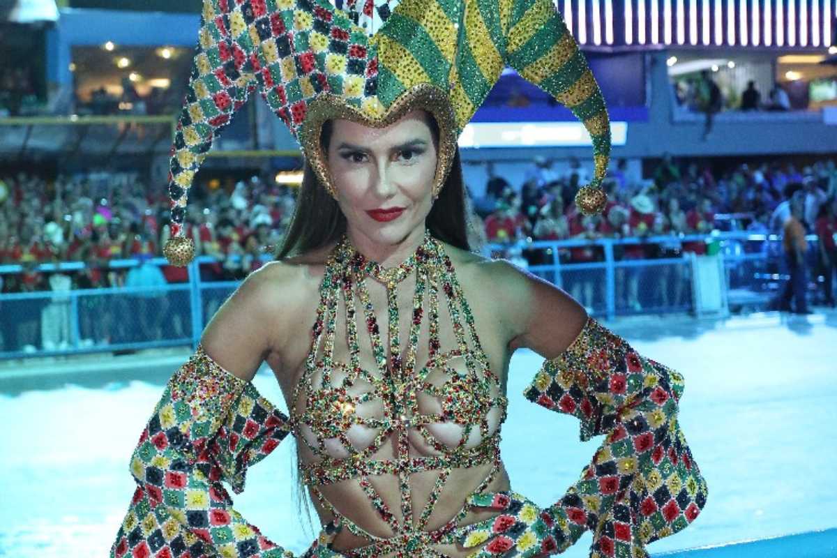 deborah-secco-curtindo-carnaval-rio-de-janeiro Deborah Secco curtindo Carnaval do Rio de Janeiro