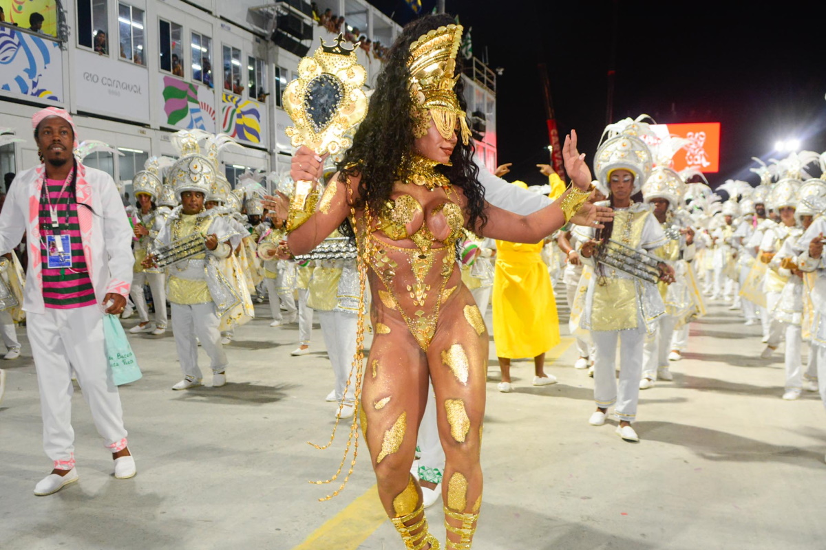 Evelyn Bastos na Mangueira