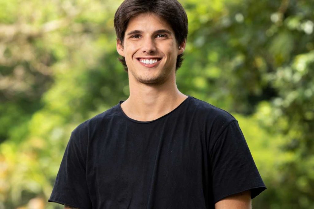 gabriel-fop-posando-sorridente-floresta-apos-eliminacao-bbb23-1024x683-1 gabriel fop sorridente em floresta após deixar o bbb23