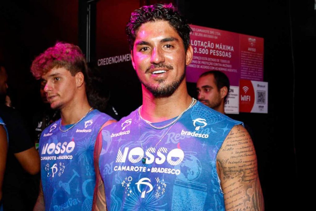 gabriel-medina-posando-nosso-camarote-carnaval-rio-de-janeiro-2-1024x683-1 Gabriel Medina posando no Nosso Camarote no Carnaval do Rio de Janeiro