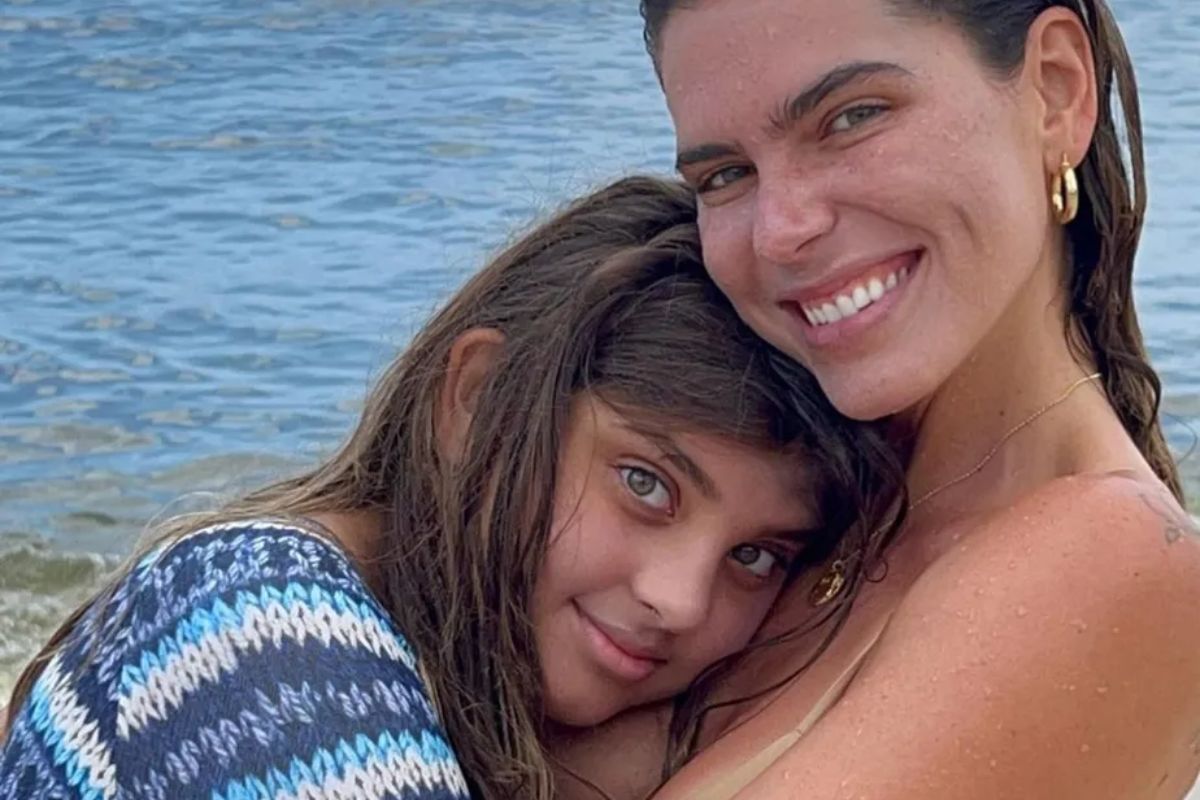 mariana goldfarb com a filha de cauã reymond e grazi massafera
