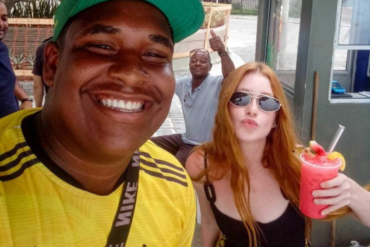 Marina Ruy Barbosa curtindo dia na praia do Arpoador