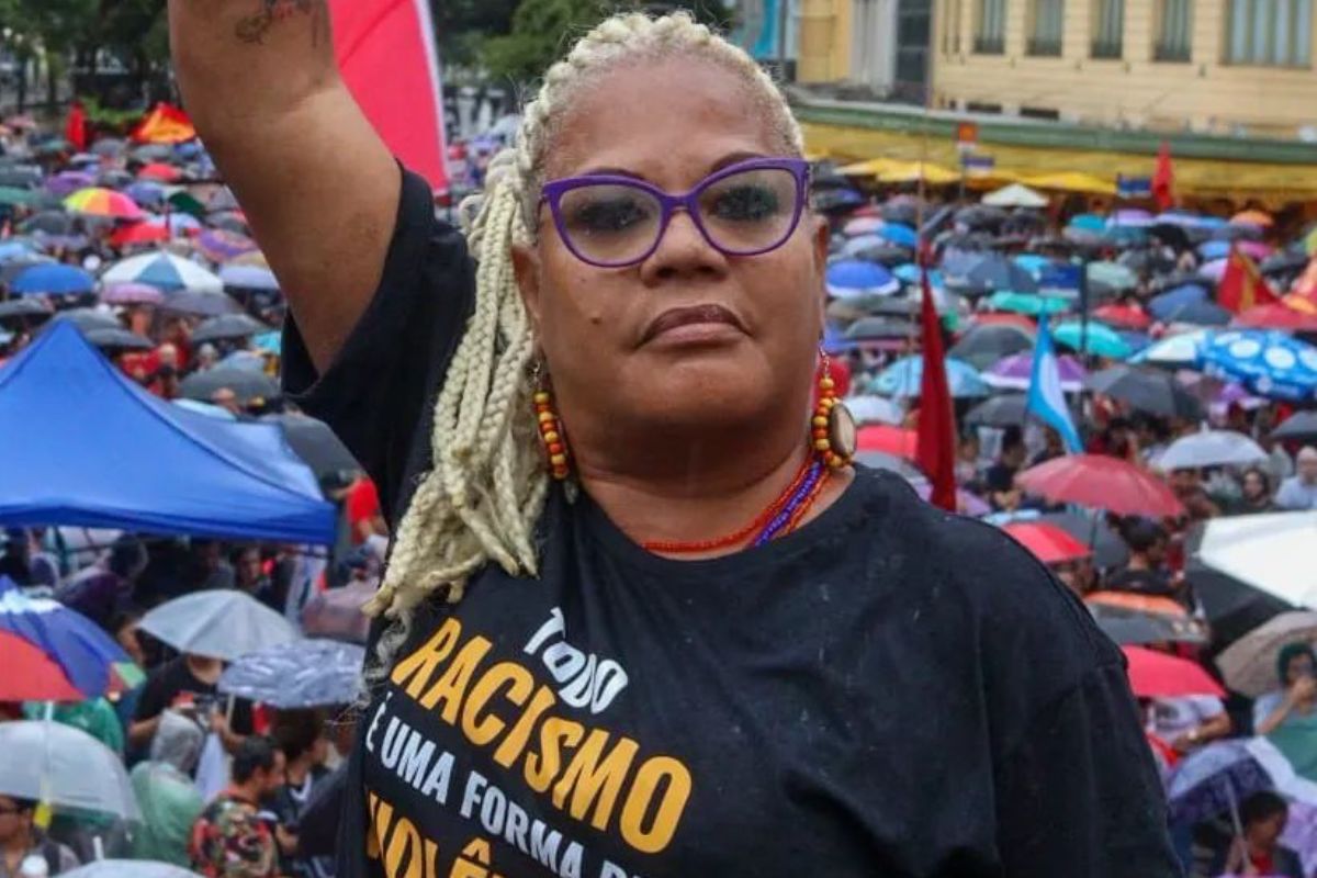 mônica cunha em protesto antiracista no rio de janeiro