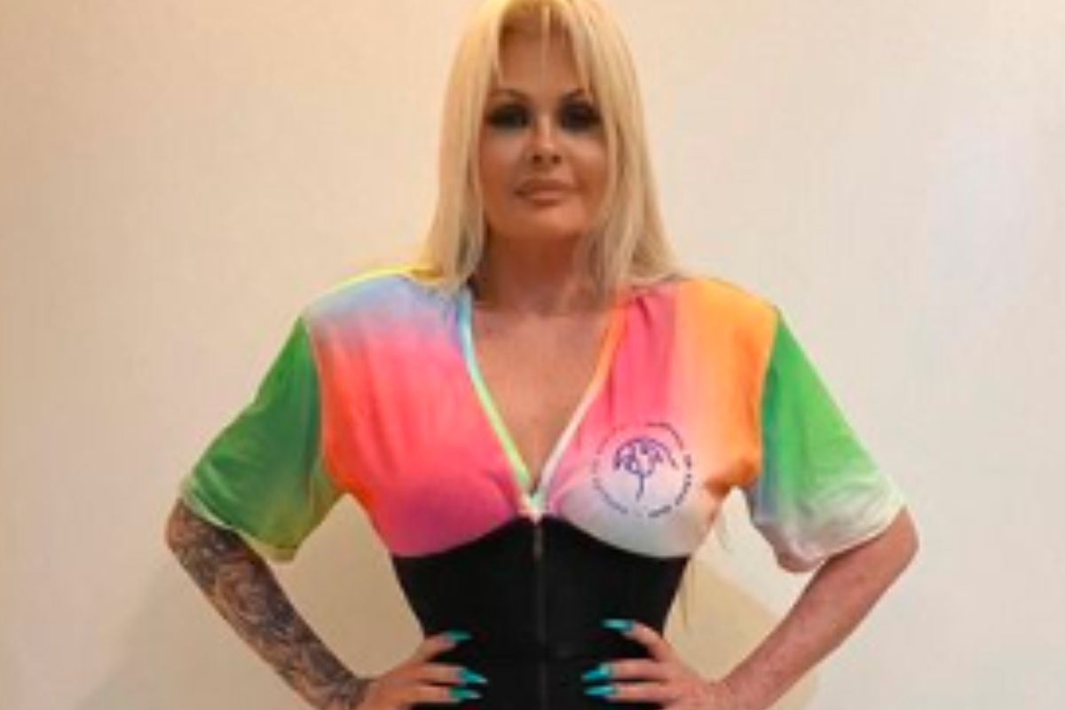 monique evans com look de carnaval