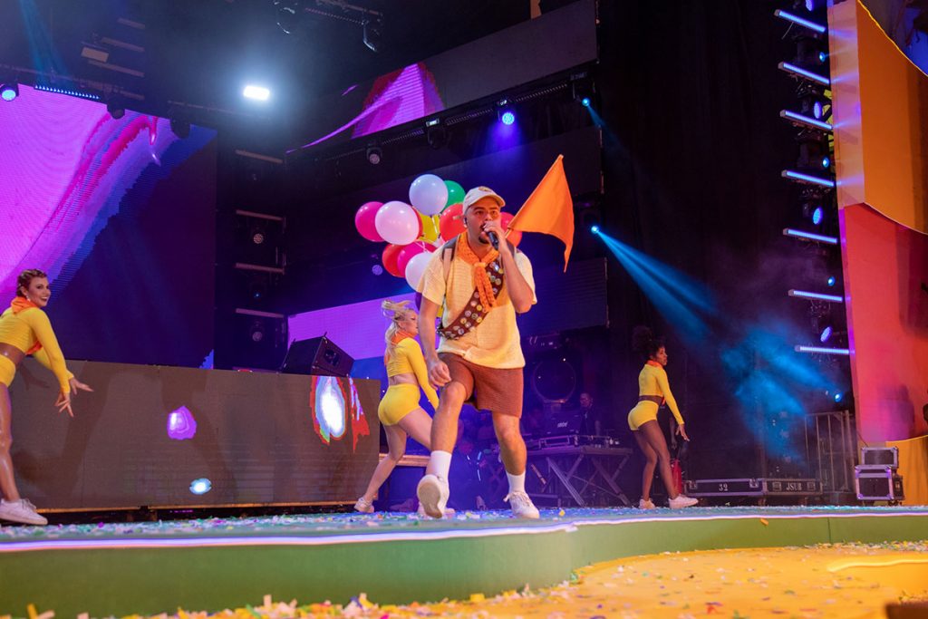 Pedro Sampaio fez show fantasiado no Carnaval