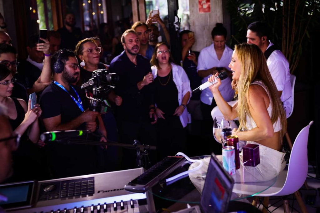pocket-show-claudia-leitte-1024x683-1 Claudia Leitte comandou pocket show em coletiva
