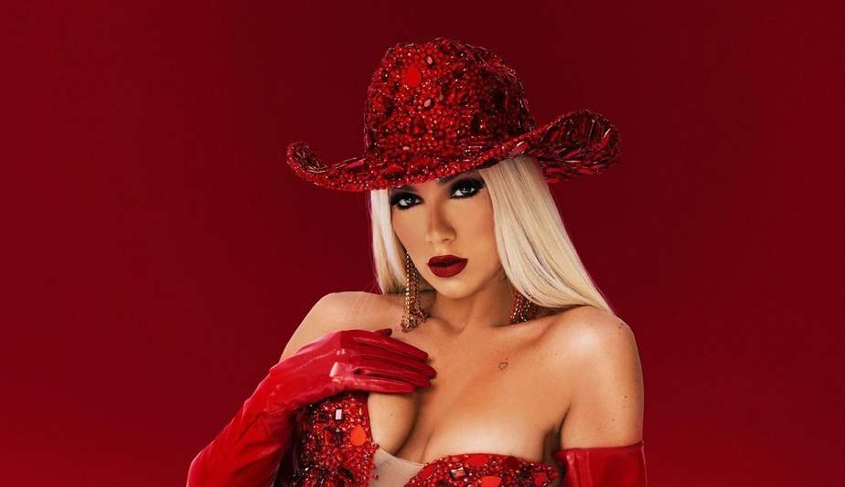 Virgínia Fonseca usa um look de cowgirl com o bumbum de fora nesse carnaval