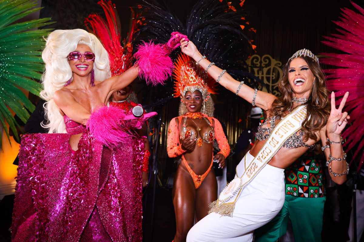 izabel goulart e sabrina sato no baila do copa no rio de janeiro