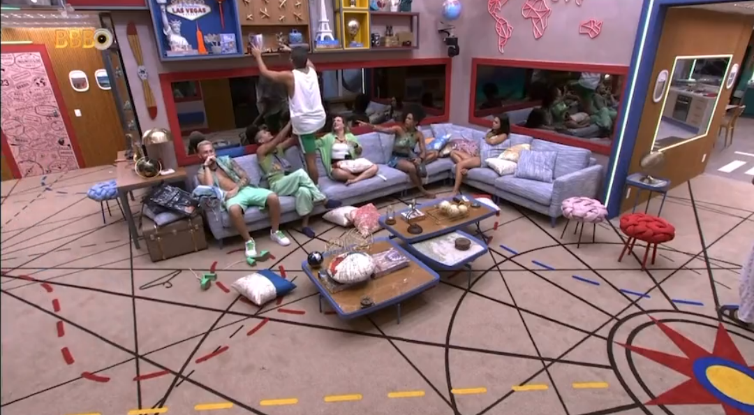 Bêbado, Bruno Gaga surta, destrói decoração e machuca Bruna Griphao; veja vídeo