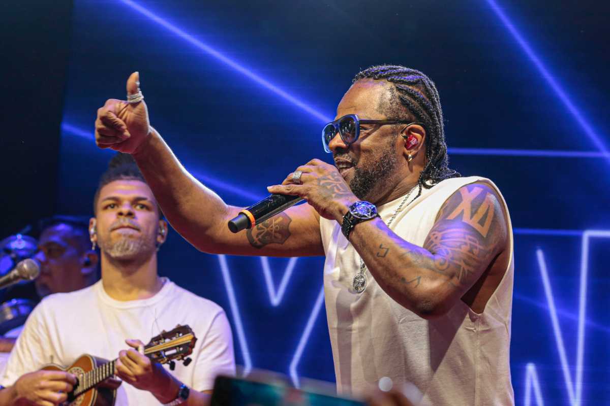 Xande de Pilares cantando no Carnaval de São Paulo