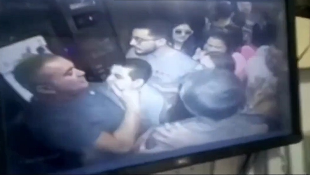 Vídeo mostra elevador lotado despencando em prédio de Maceió; assista