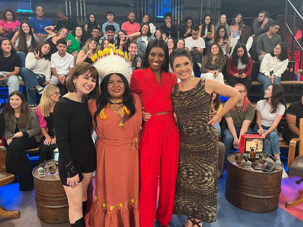 Klara Castanho, Sandra Guajajara, Tina Calamba e Sandra Annenberg. Foto: Reprodução/O Globo