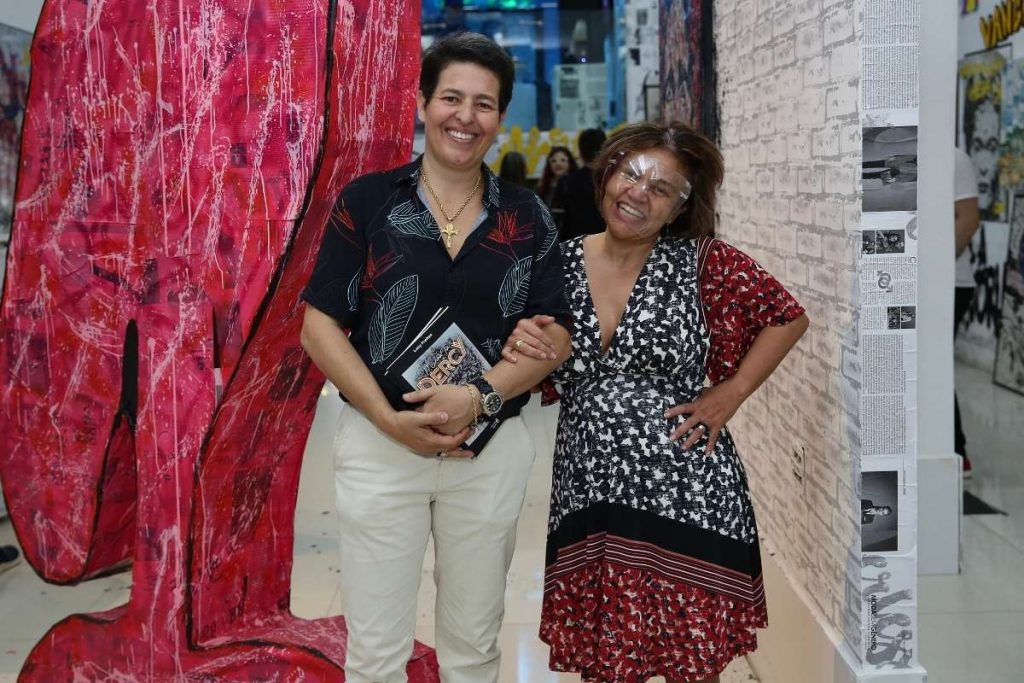 claudia-rodrigues-e-adriane-bonato-lancamento-livro-dercy-1-1024x683-1 Claudia Rodrigues e Adriane Bonato