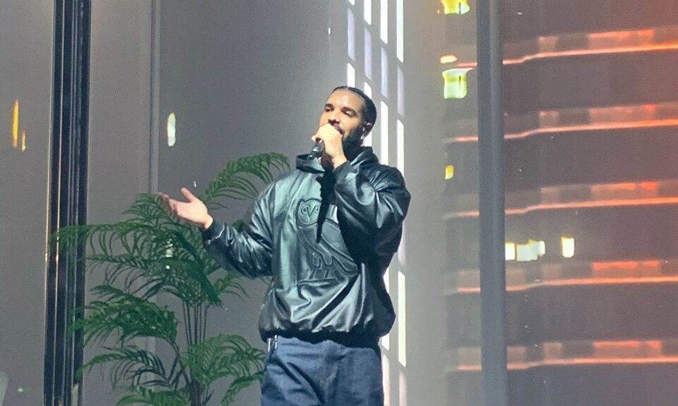 Drake cancelou show no Brasil porque fãs ‘cantam inglês errado’, diz colunista