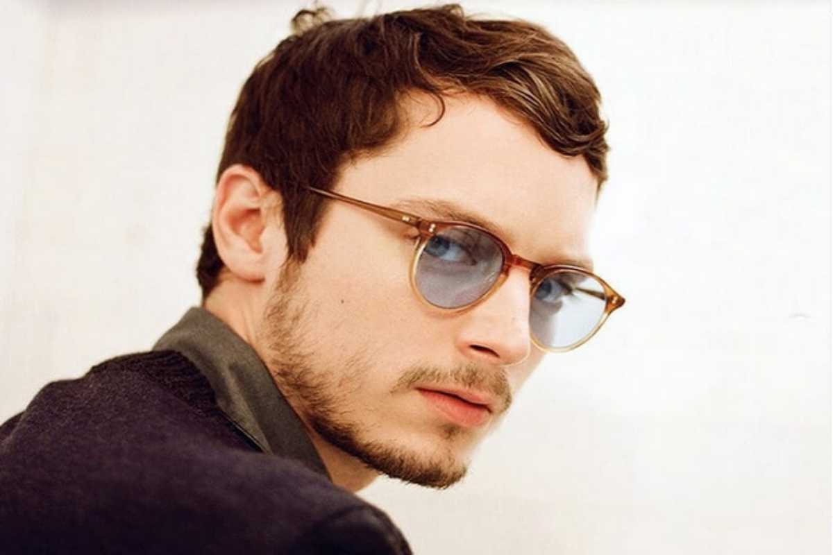 Elijah Wood de óculos