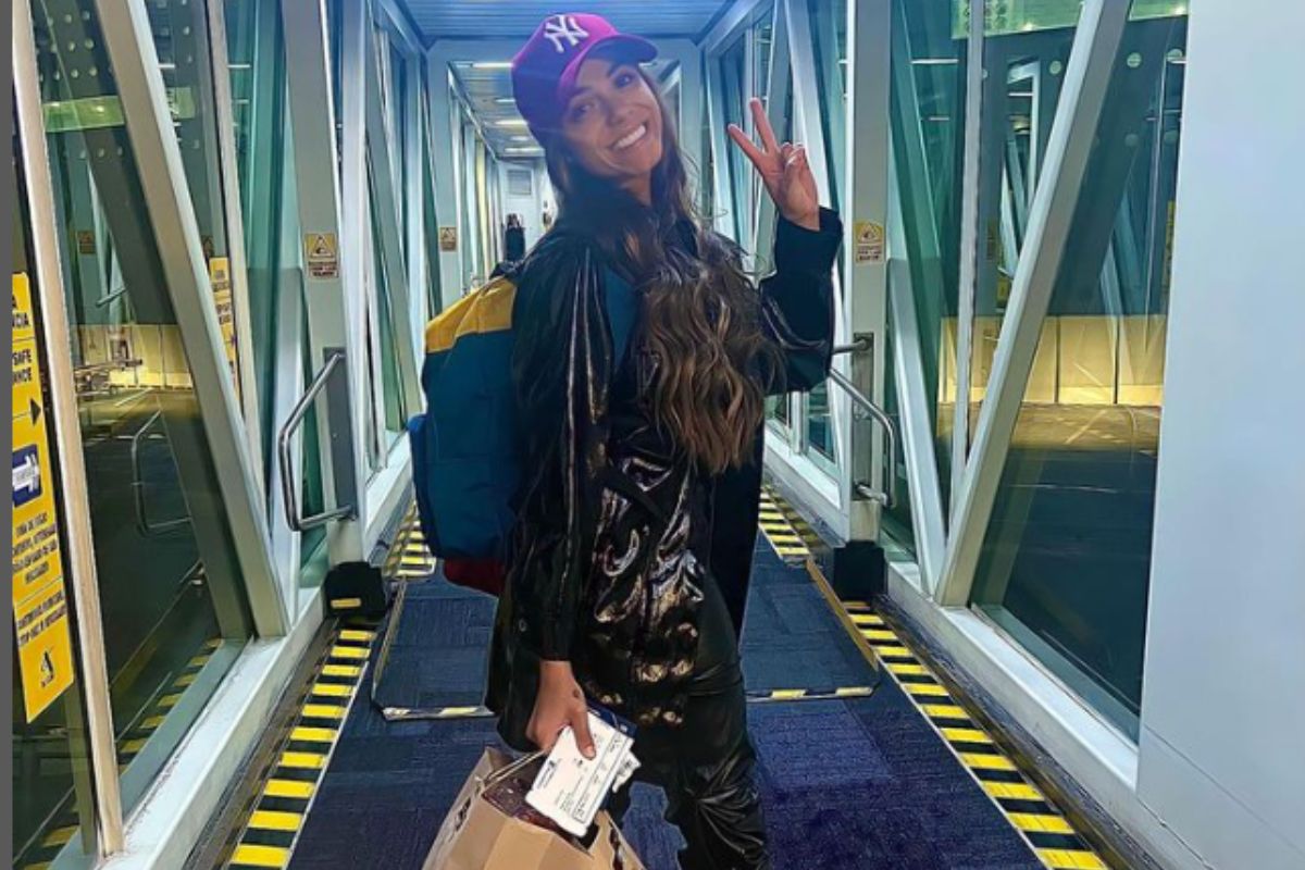 Key Alves embarcando para o Brasil, retornando de La Casa dos Famosos
