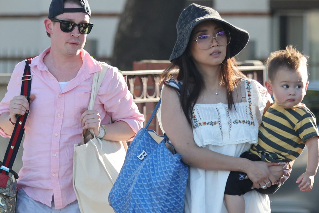 macaulay-culkin-mulher-e-filho-pasadena-1024x683-1