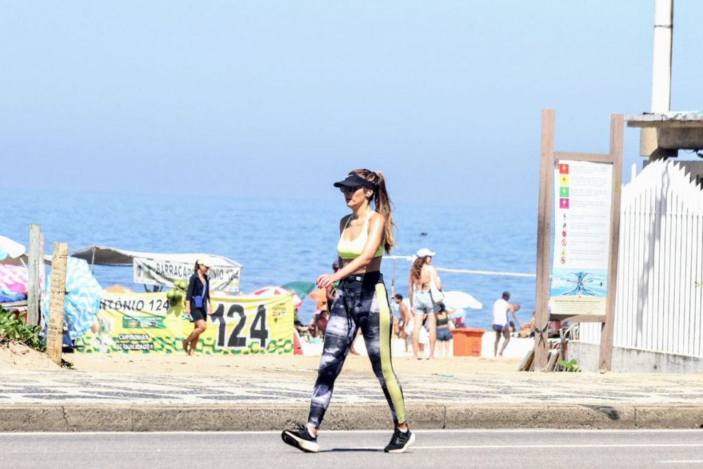 patrícia poeta na praia