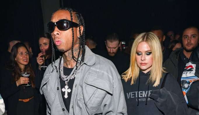 Avril Lavigne e Tyga trocam carinhos em público e confirmam relacionamento após término polêmico da cantora