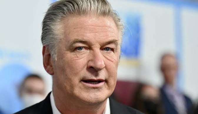 Arma disparada em set por Alec Baldwin foi destruída, segundo advogados